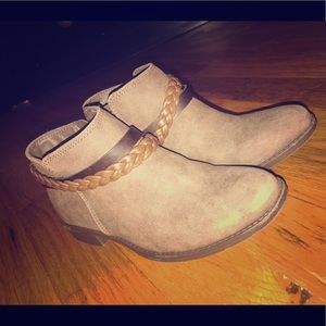 Nine West girl’s ankle boots